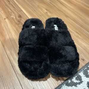 Top Moda Black Fuzzy Slippers NWT Size 10